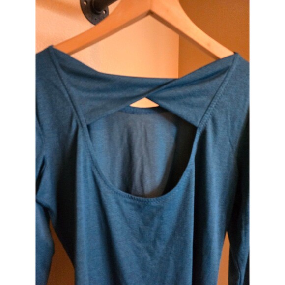 Athleta long sleeve athletic top with twist open back size large - Picture 3 of 8